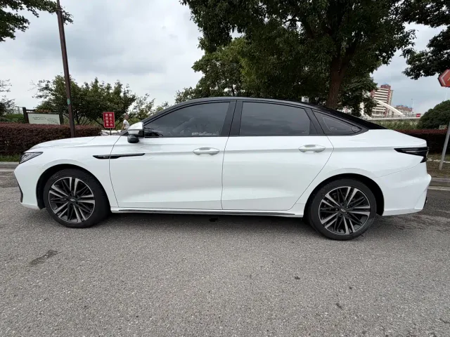 Chery Arrizo 8 — Фото автомобиля 3