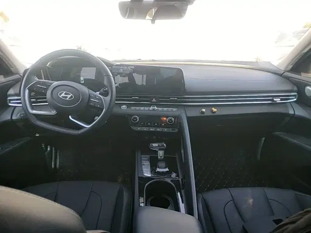 Hyundai Elantra — Фото автомобиля 9