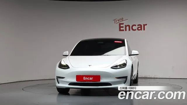 Tesla Model 3 — Фото автомобиля 3
