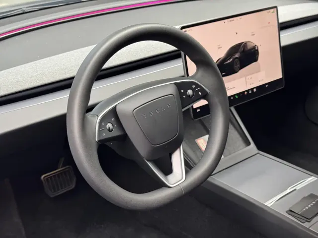 Tesla Model 3 — Фото автомобиля 16