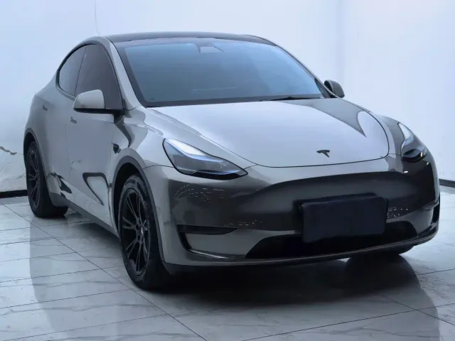 Tesla Model Y — Фото автомобиля 3