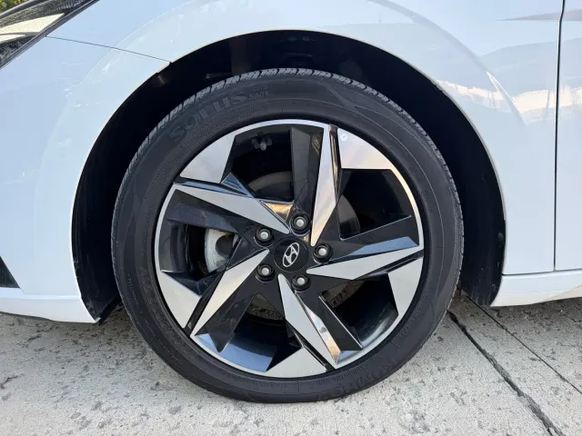 Hyundai Elantra — Фото автомобиля 16