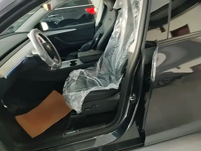 Tesla Model Y — Фото автомобиля 14