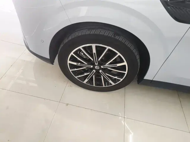 Leapmotor B10 — Фото автомобиля 22