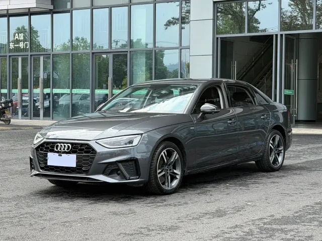Фотография автомобиля — Audi A4L