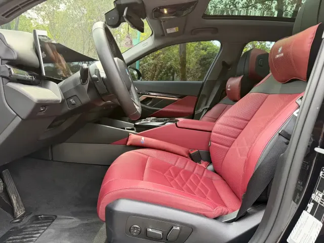 BMW BMW 5 Series 2025 530Li Premium M Sport Package — Фото автомобиля 4