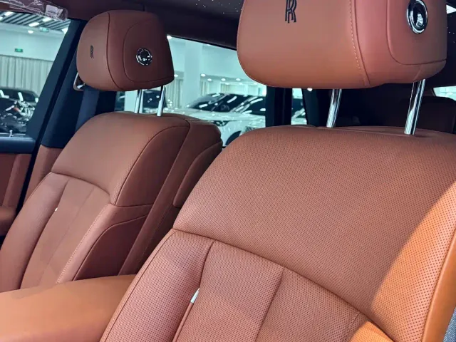Rolls-Royce Phantom — Фото автомобиля 12