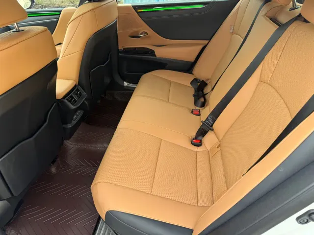 Lexus ES — Фото автомобиля 7