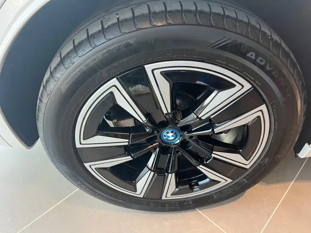 BMW iX3 — Фото автомобиля 13