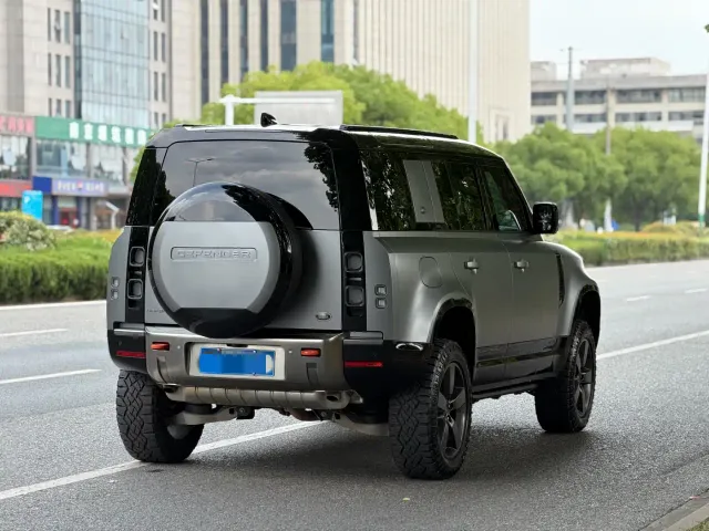 Land Rover Defender — Фото автомобиля 6