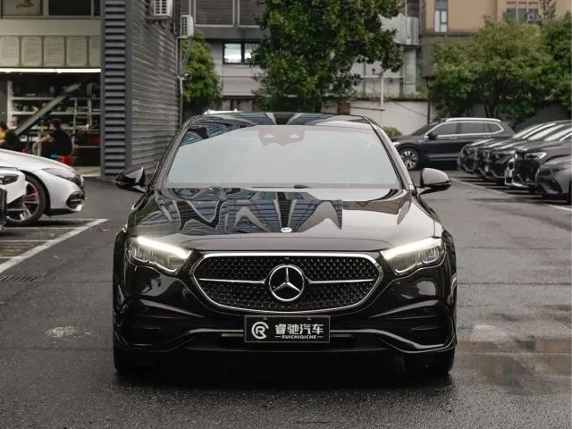 Mercedes-Benz E-Class — Фото автомобиля 2