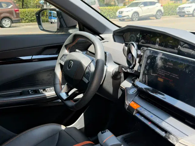 Changan Changan UNI-V 2024 1.5T Deluxe — Фото автомобиля 17