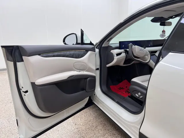 IM Motors LS6 — Фото автомобиля 12