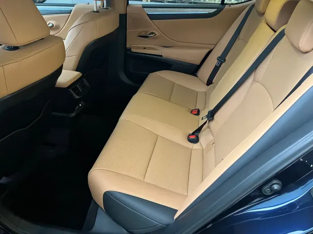 Lexus ES — Фото автомобиля 9