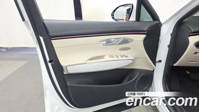 Genesis GV70 — Фото автомобиля 13