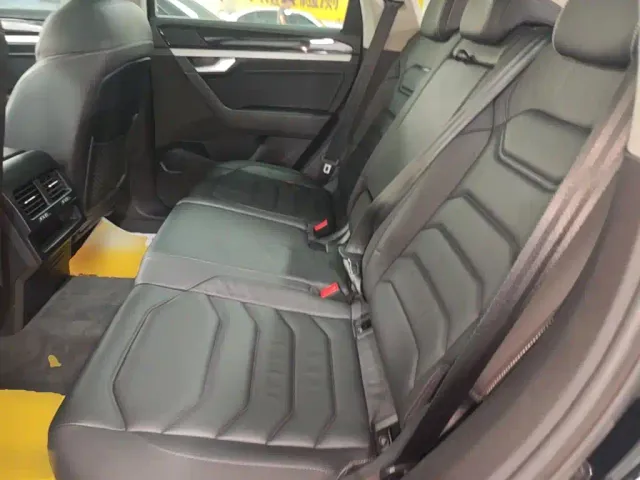 Volkswagen Touareg — Фото автомобиля 16