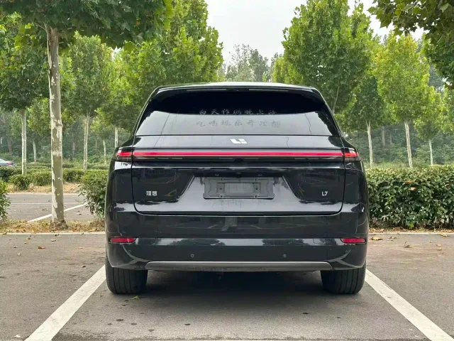 Li Auto L7 — Фото автомобиля 8