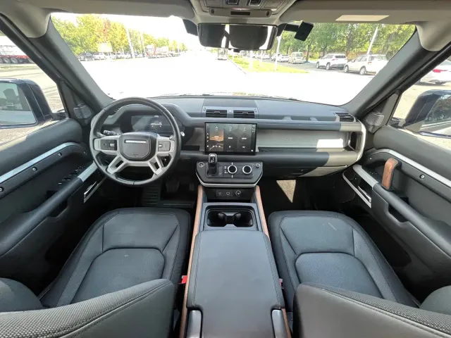 Land Rover Defender — Фото автомобиля 8
