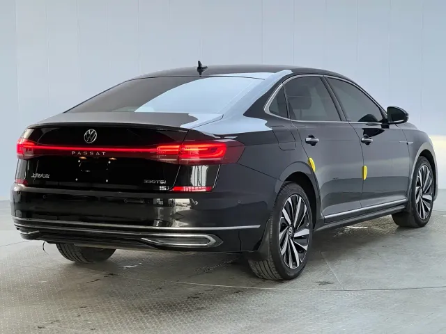 Volkswagen Passat — Фото автомобиля 24