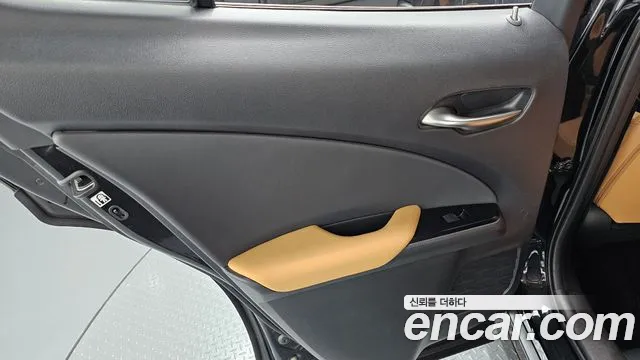 Lexus UX — Фото автомобиля 23