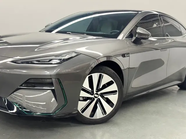Geely Galaxy E8 — Фото автомобиля 2
