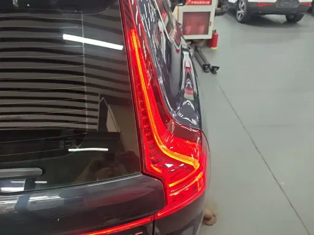 Volvo XC60 — Фото автомобиля 7