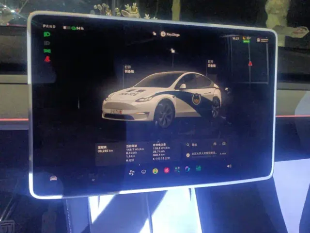 Tesla Model Y — Фото автомобиля 14