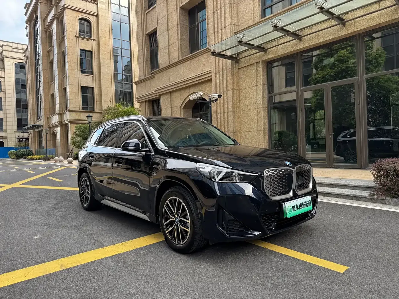 BMW BMW iX1 2023 eDrive25L M Sport Package — Фото автомобиля 3