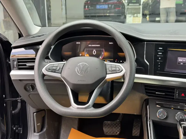 Volkswagen Passat — Фото автомобиля 13
