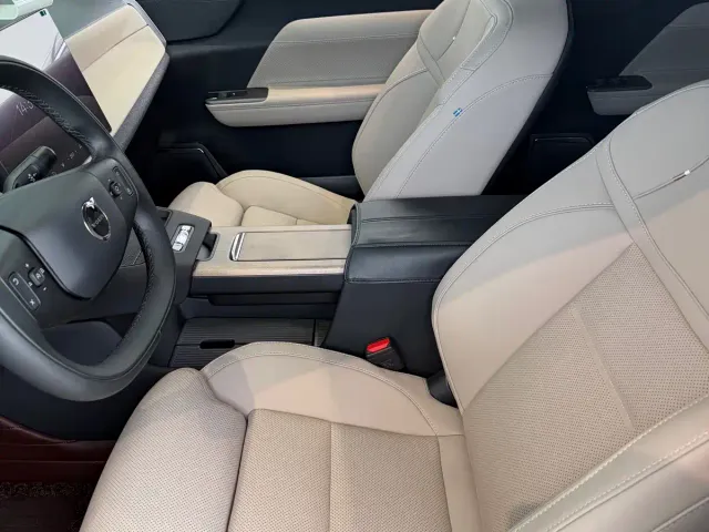 Volvo XC70 Plug-in Hybrid — Фото автомобиля 6