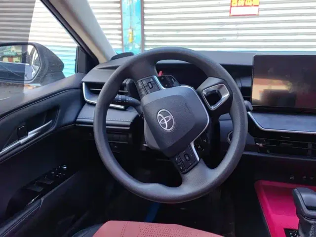 Toyota Camry — Фото автомобиля 15