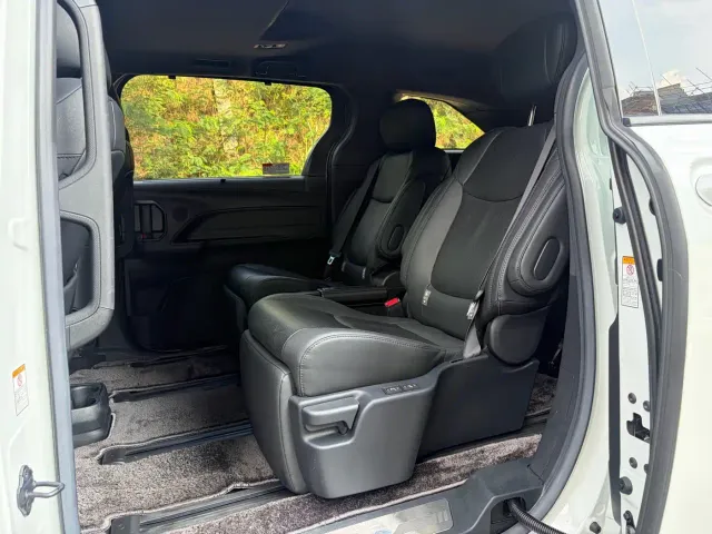 Toyota Sienna — Фото автомобиля 5