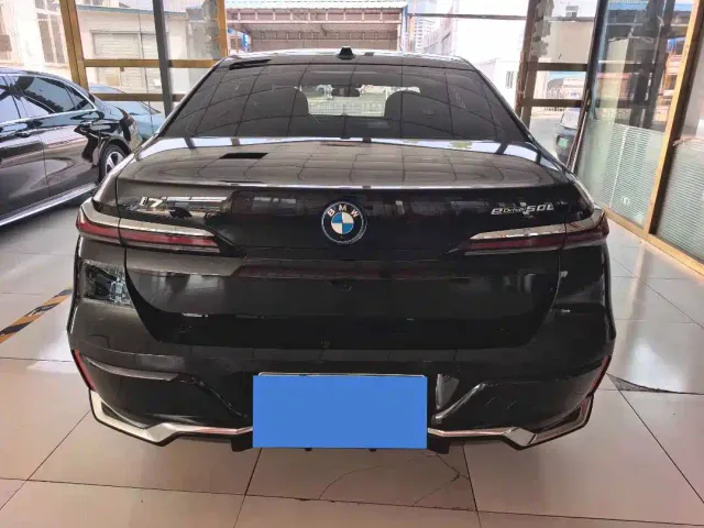 BMW i7 — Фото автомобиля 13