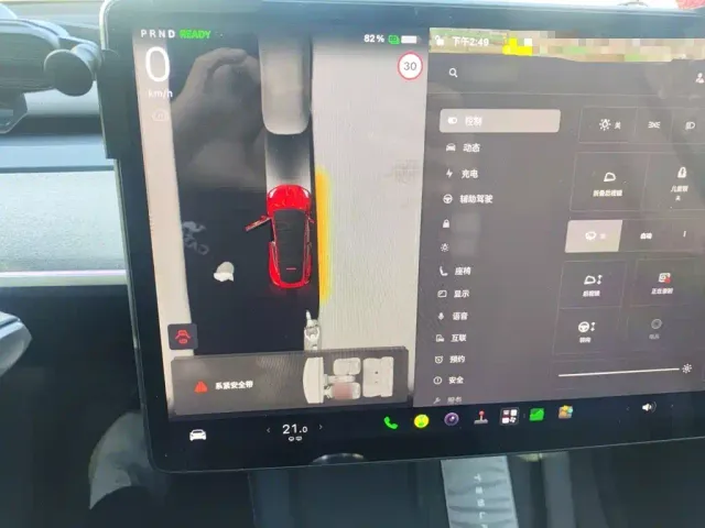 Tesla Model Y — Фото автомобиля 3