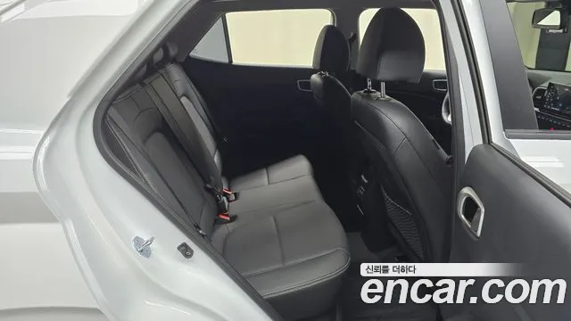 Hyundai Venue — Фото автомобиля 17