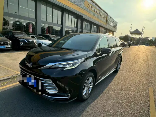Фотография автомобиля — Toyota Sienna