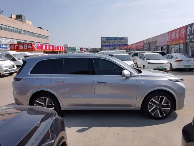 Li Auto L9 — Фото автомобиля 5