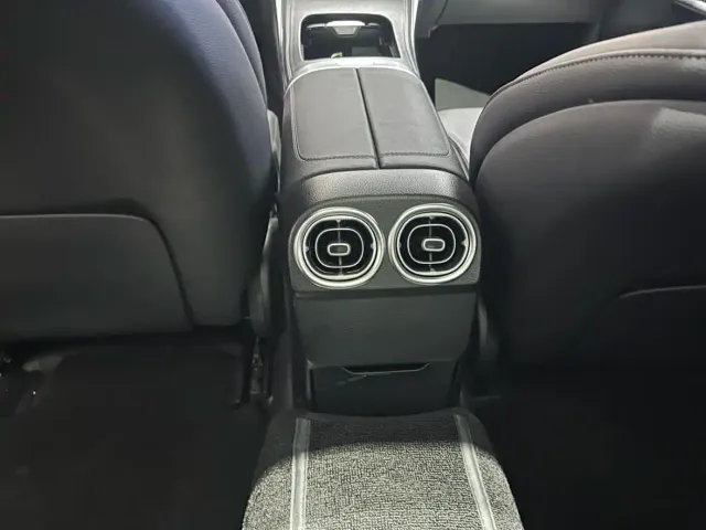 Mercedes-Benz C-Class — Фото автомобиля 6