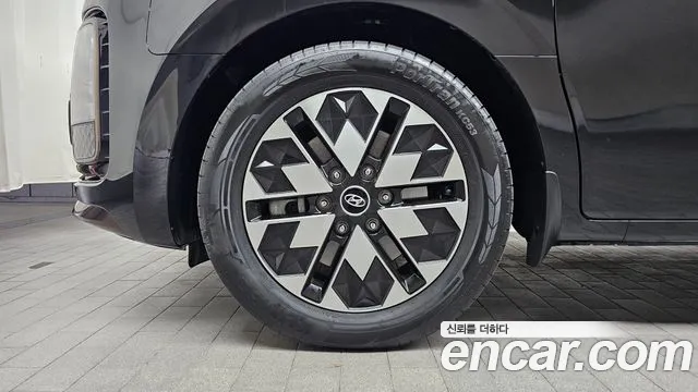 Hyundai Staria Staria 4WD Lounge 7 мест — Фото автомобиля 5
