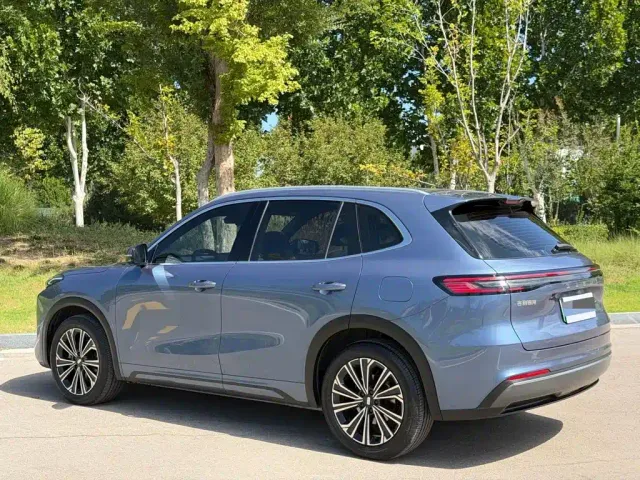 Geely Galaxy Starship 7 EM-i — Фото автомобиля 12