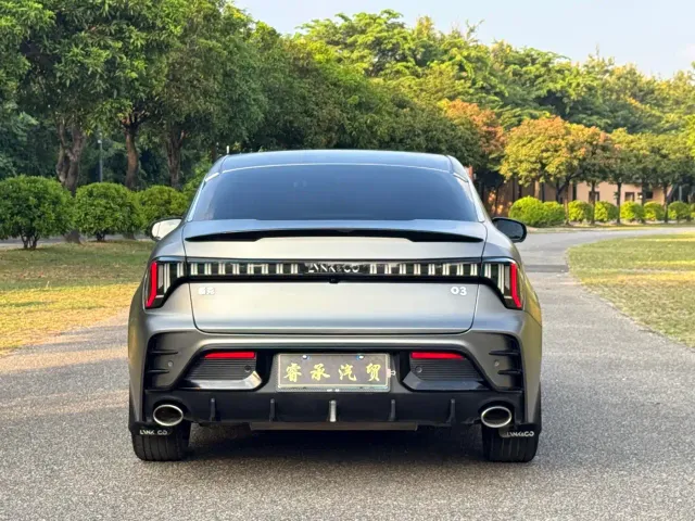 Lynk & Co 03 — Фото автомобиля 5