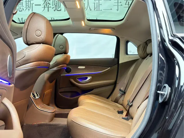 Mercedes-Benz E-Class — Фото автомобиля 12