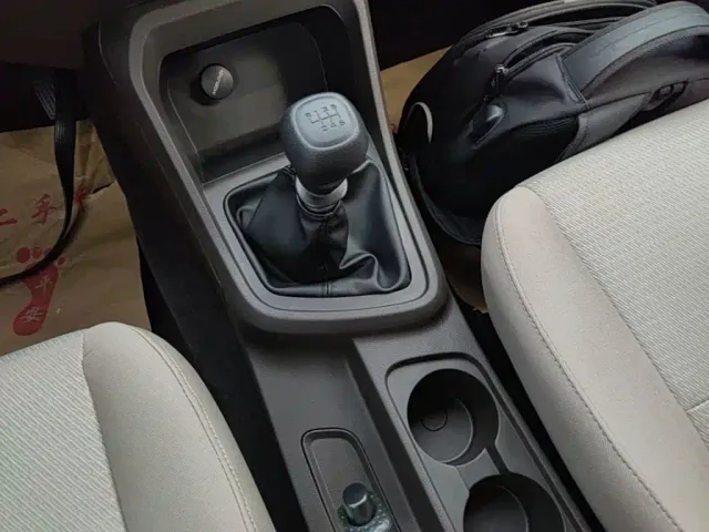 Wuling Hongguang V — Фото автомобиля 13