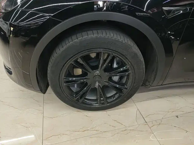 Tesla Model Y — Фото автомобиля 22