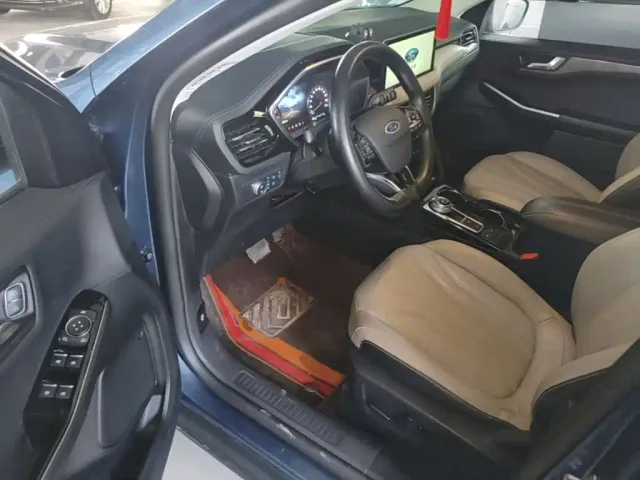 Ford Escape — Фото автомобиля 15