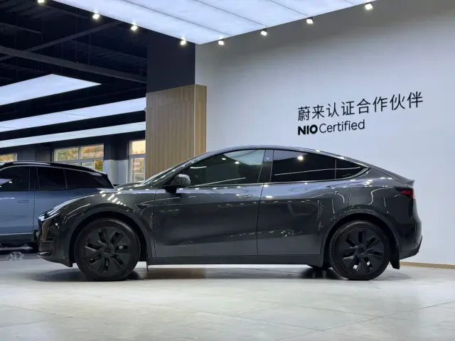Tesla Model Y — Фото автомобиля 4