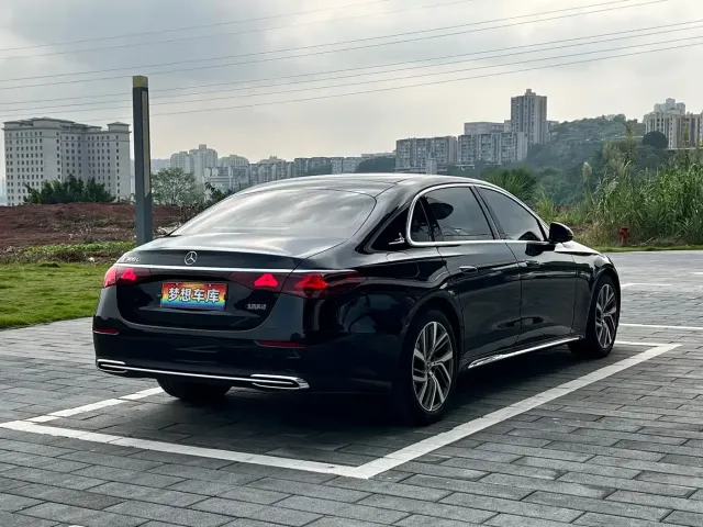 Mercedes-Benz E-Class — Фото автомобиля 8