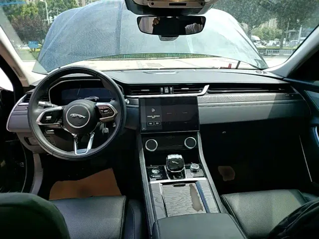 Jaguar XFL — Фото автомобиля 9