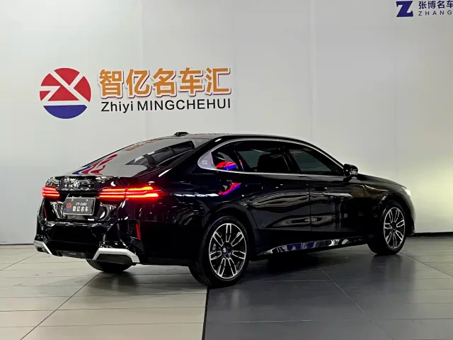 BMW 5 Series — Фото автомобиля 4