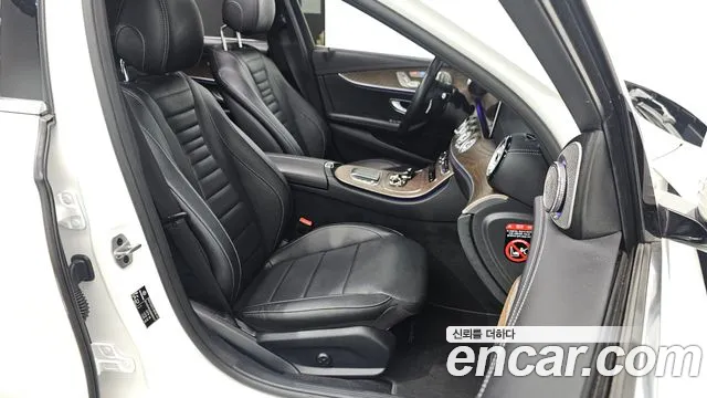 Mercedes-Benz E-Class — Фото автомобиля 12